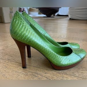 NWT. Green snakeskin Ralph Lauren heel. Women's Size 8. Heel 4 inches